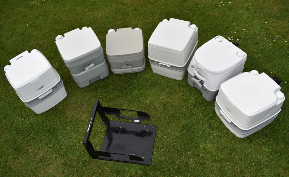 Fix'n'Rail bracket Securing several portable toilets