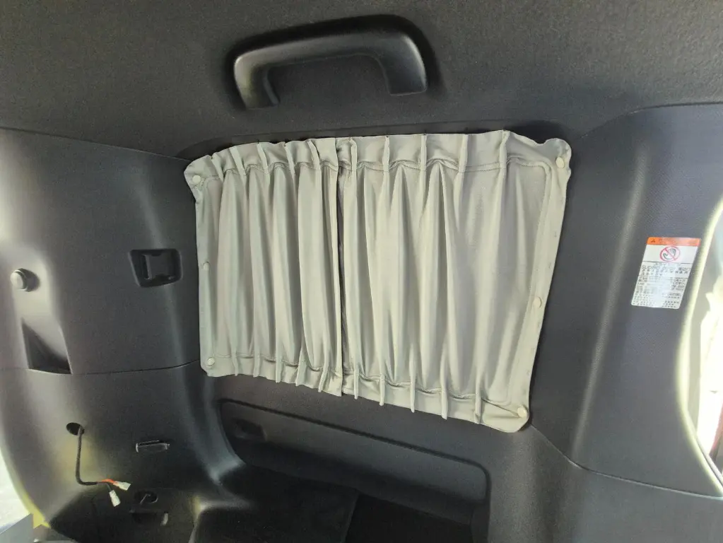 Toyota Vellfire Blinds- Divider.webp